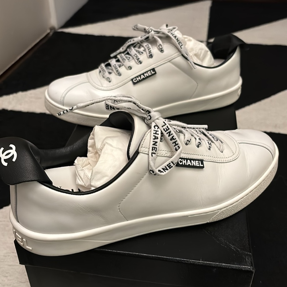 CHANEL White Calfskin CC Womens Sneakers Size 42 - Picture 4 of 7